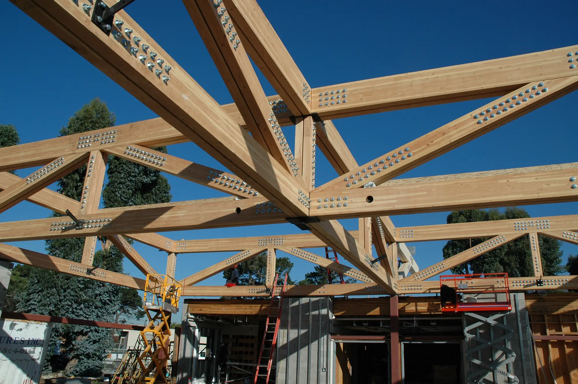 Image of Orange Memorial Park trusses.